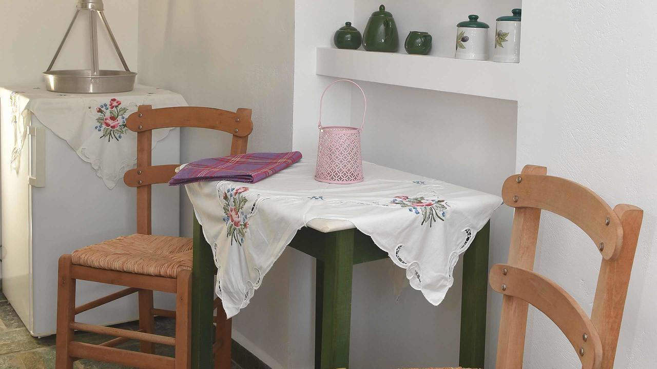 Anemos And Almyra Apartment Kini Ngoại thất bức ảnh