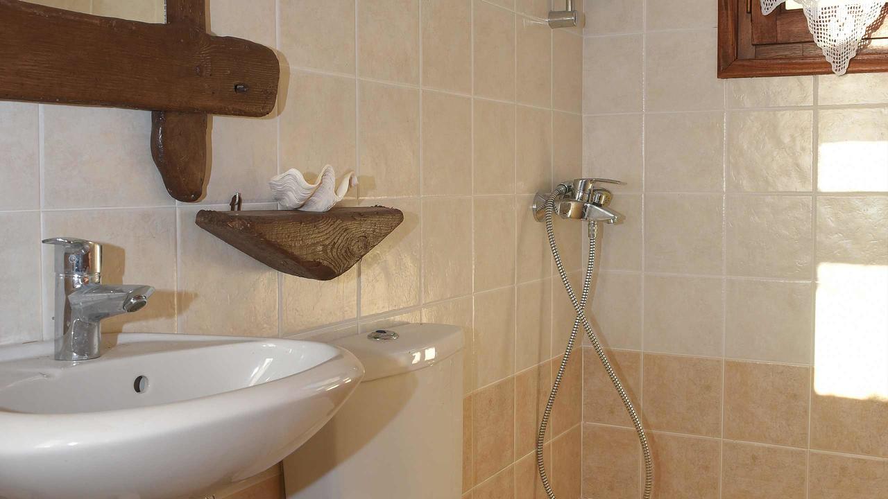 Anemos And Almyra Apartment Kini Ngoại thất bức ảnh
